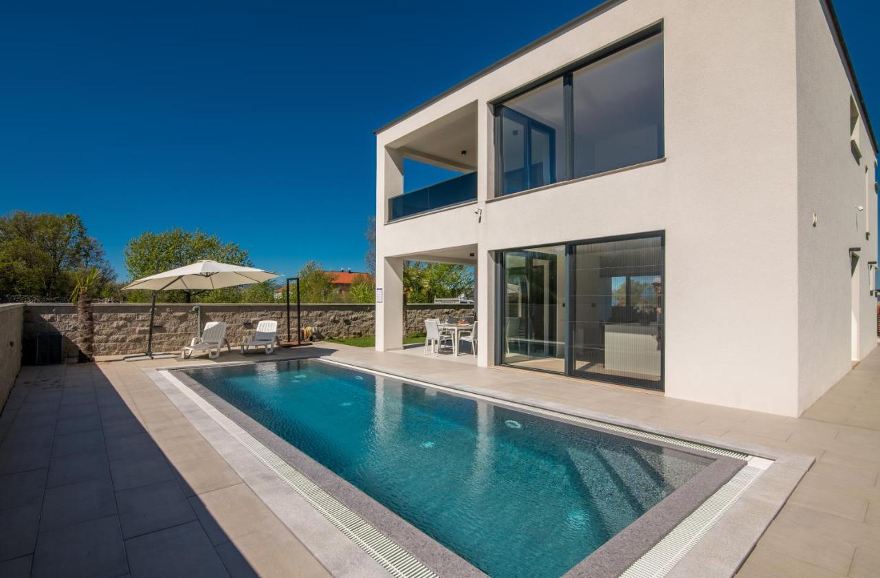 Luxury Villa Weiss - Malinska - Heated Pool - Central Floor Heating In Winter מראה חיצוני תמונה