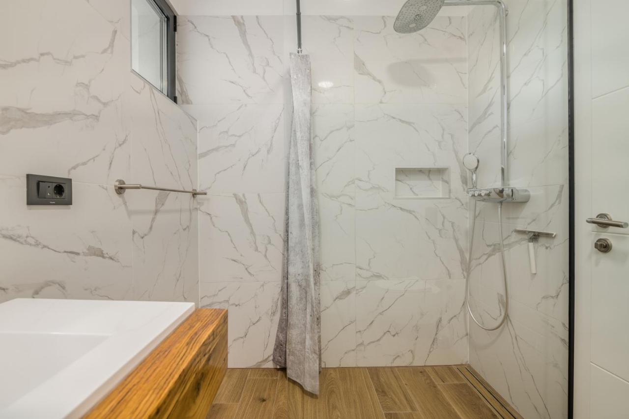 Luxury Villa Weiss - Malinska - Heated Pool - Central Floor Heating In Winter מראה חיצוני תמונה