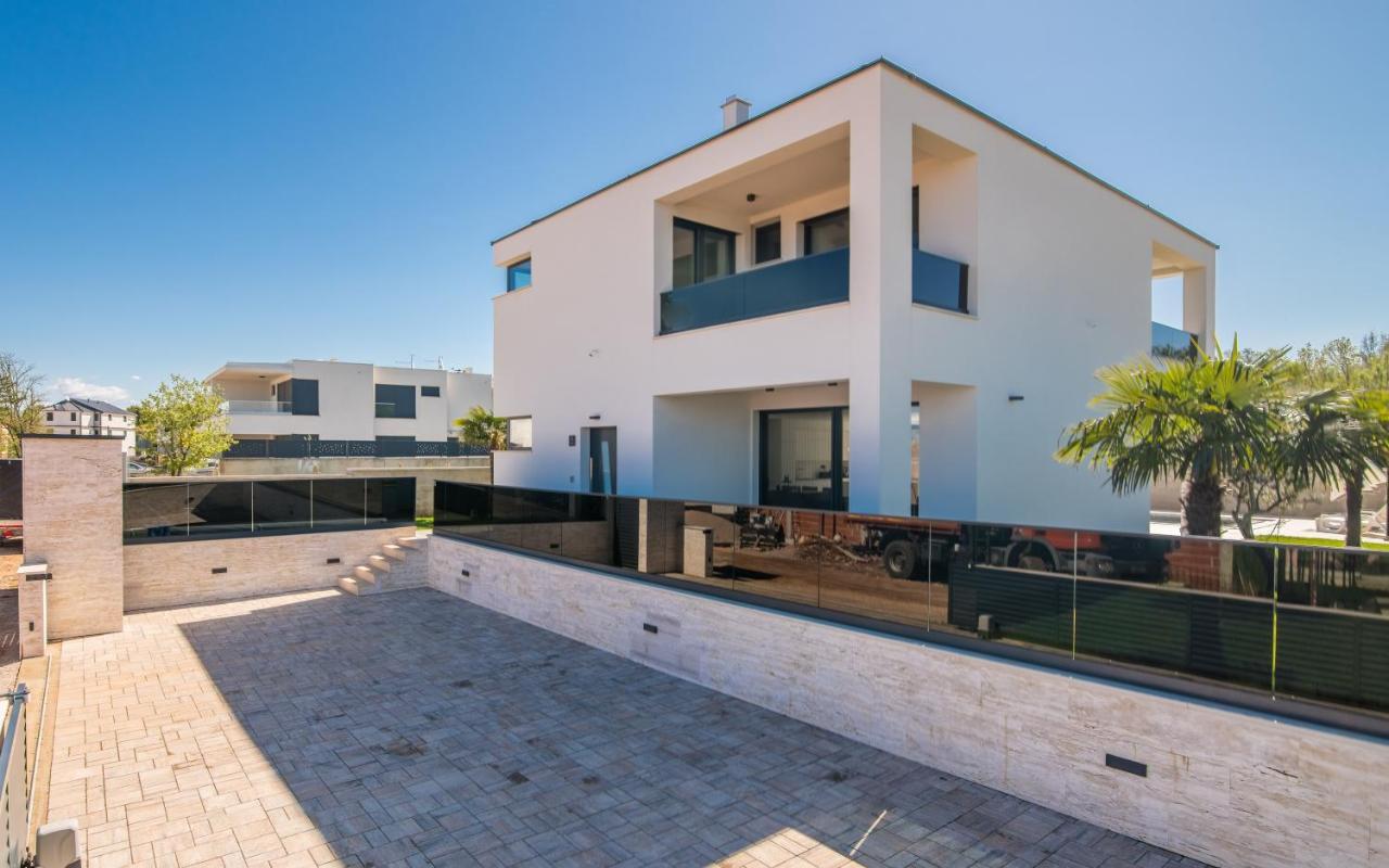 Luxury Villa Weiss - Malinska - Heated Pool - Central Floor Heating In Winter מראה חיצוני תמונה