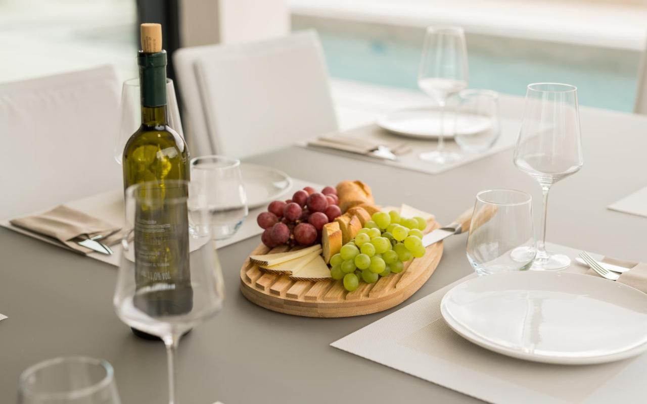 Luxury Villa Weiss - Malinska - Heated Pool - Central Floor Heating In Winter מראה חיצוני תמונה