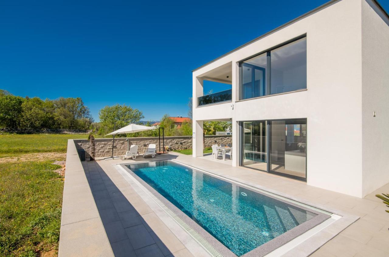 Luxury Villa Weiss - Malinska - Heated Pool - Central Floor Heating In Winter מראה חיצוני תמונה