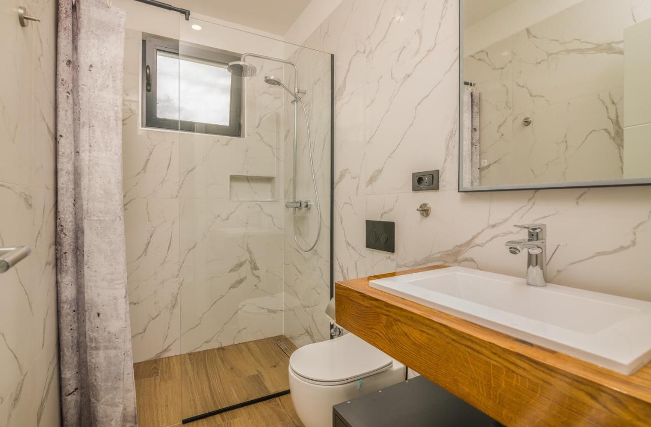 Luxury Villa Weiss - Malinska - Heated Pool - Central Floor Heating In Winter מראה חיצוני תמונה