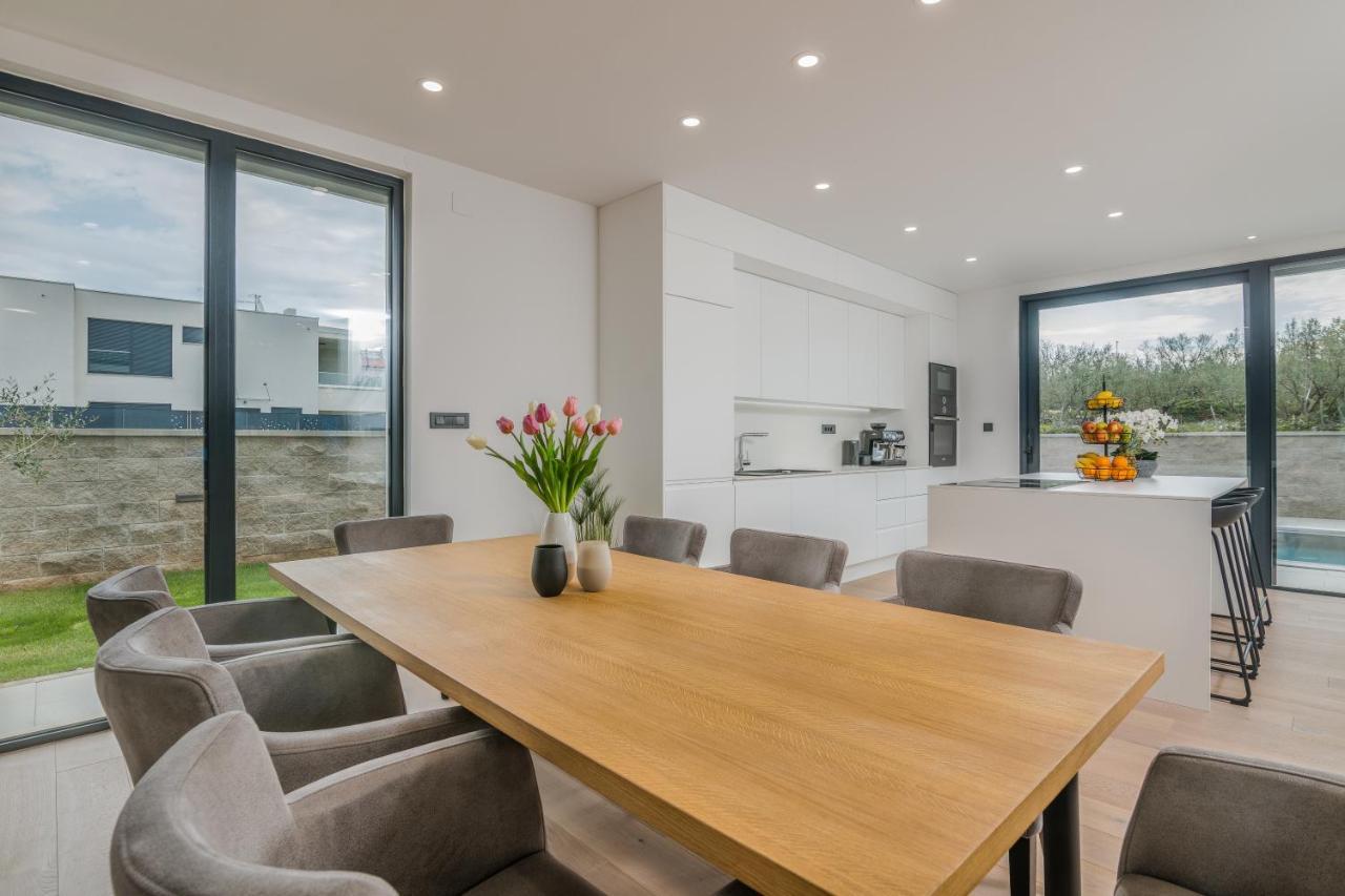 Luxury Villa Weiss - Malinska - Heated Pool - Central Floor Heating In Winter מראה חיצוני תמונה