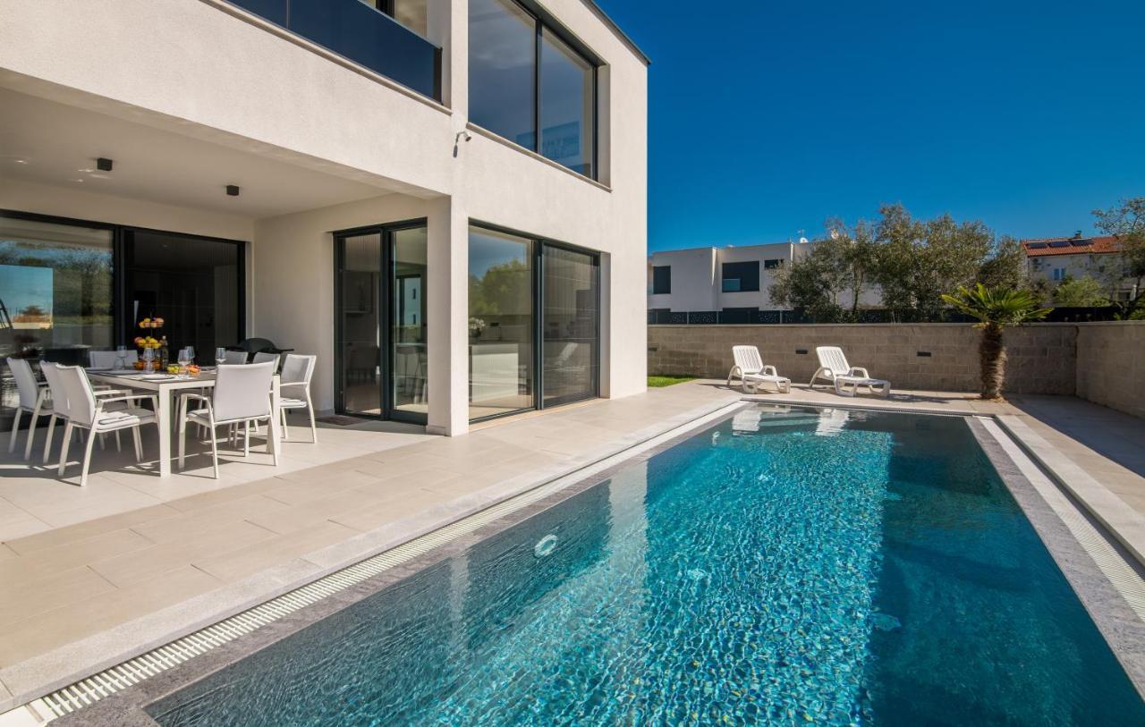 Luxury Villa Weiss - Malinska - Heated Pool - Central Floor Heating In Winter מראה חיצוני תמונה
