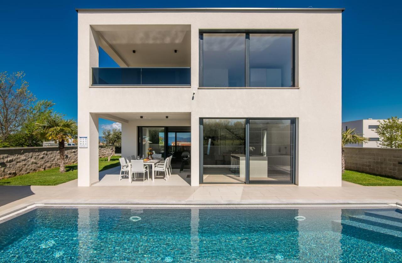 Luxury Villa Weiss - Malinska - Heated Pool - Central Floor Heating In Winter מראה חיצוני תמונה