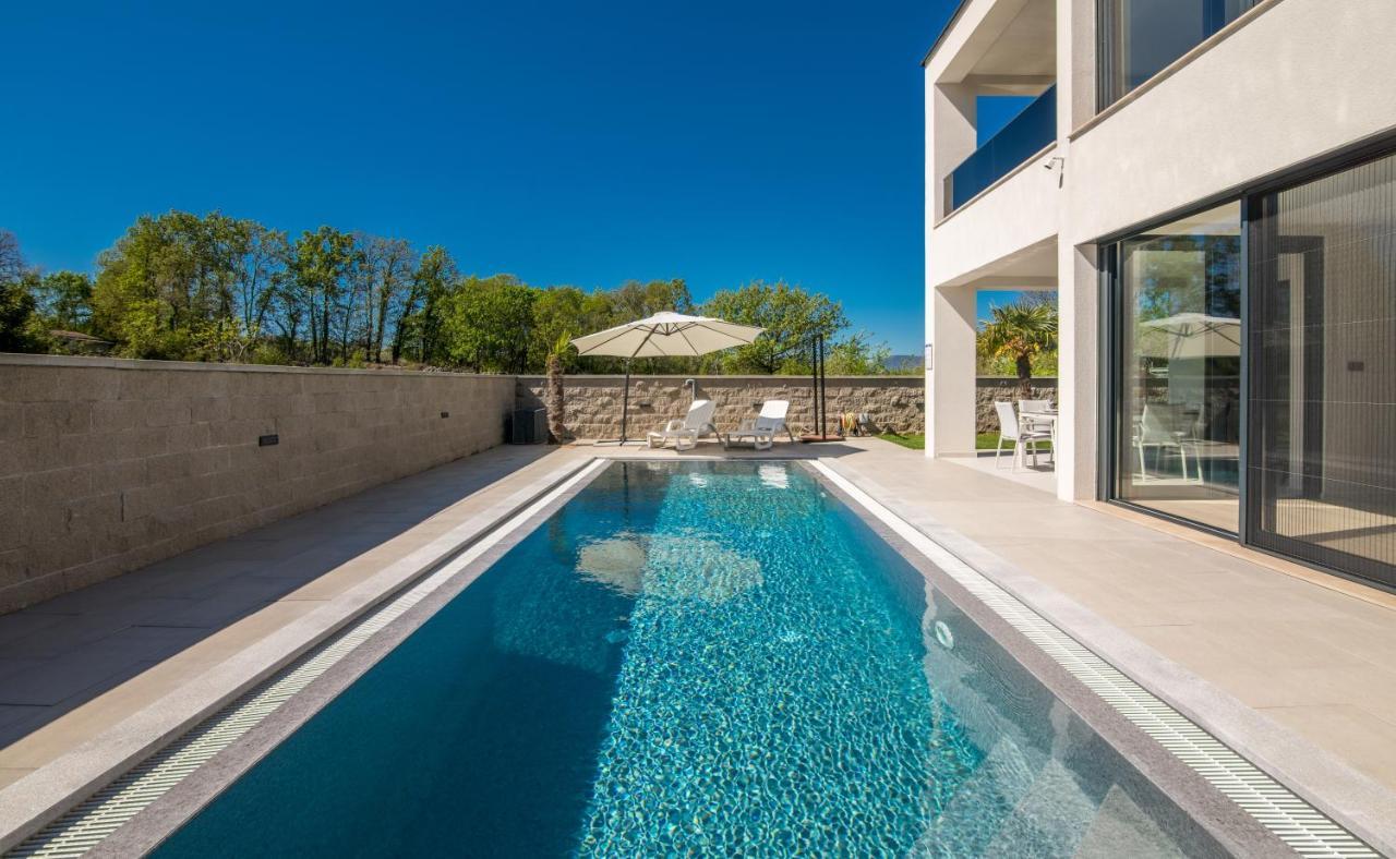 Luxury Villa Weiss - Malinska - Heated Pool - Central Floor Heating In Winter מראה חיצוני תמונה