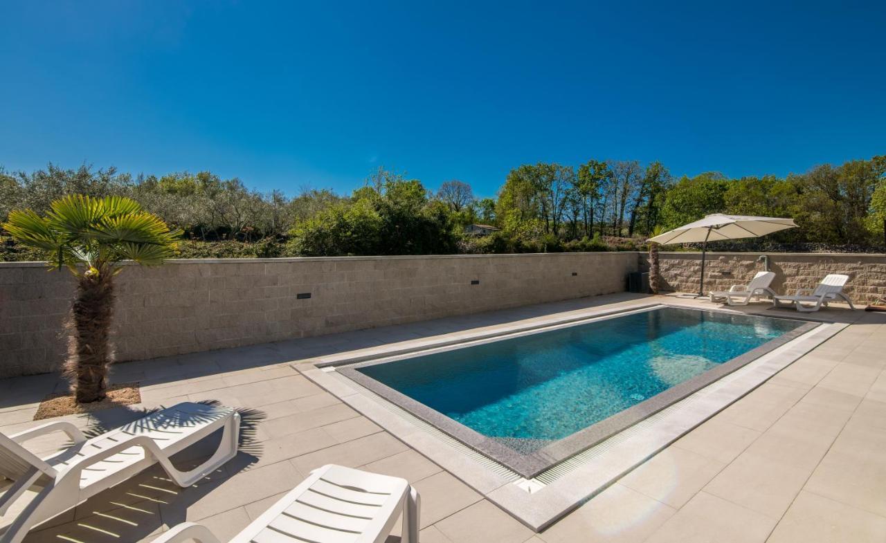 Luxury Villa Weiss - Malinska - Heated Pool - Central Floor Heating In Winter מראה חיצוני תמונה