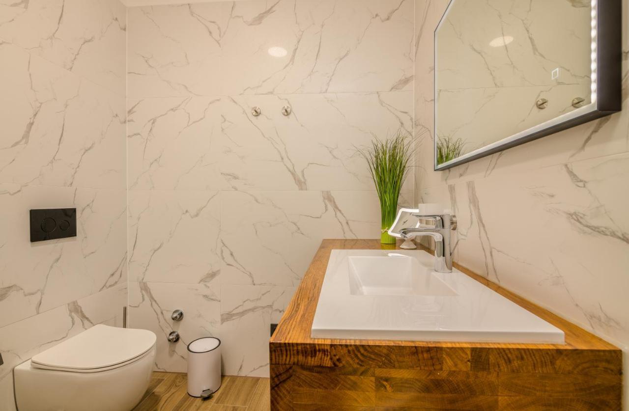 Luxury Villa Weiss - Malinska - Heated Pool - Central Floor Heating In Winter מראה חיצוני תמונה