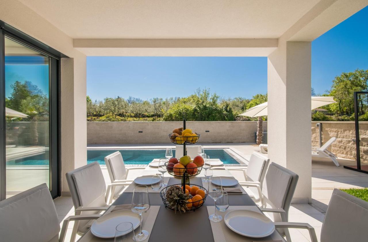 Luxury Villa Weiss - Malinska - Heated Pool - Central Floor Heating In Winter מראה חיצוני תמונה