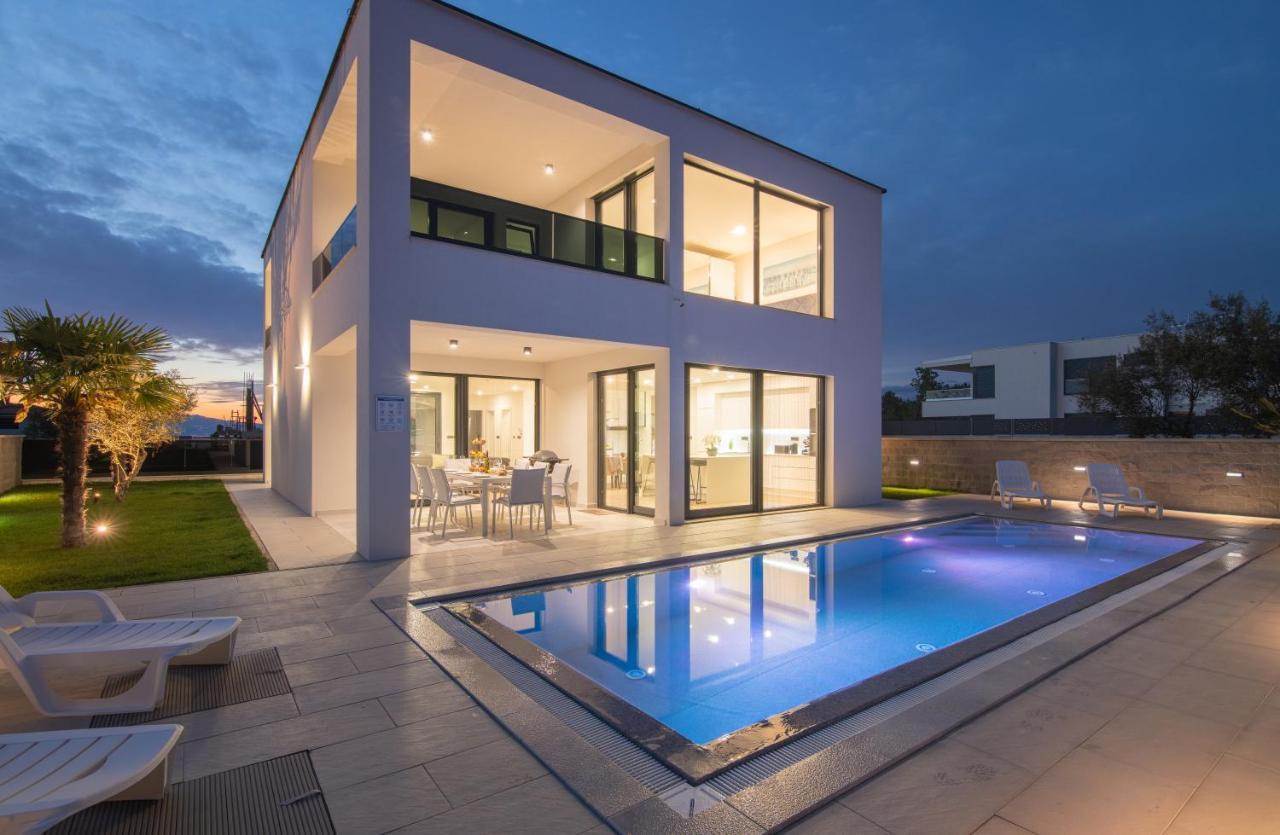 Luxury Villa Weiss - Malinska - Heated Pool - Central Floor Heating In Winter מראה חיצוני תמונה
